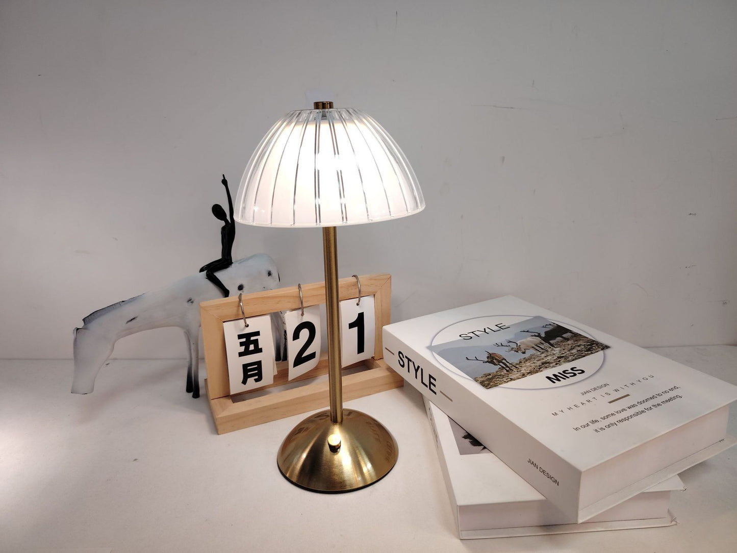 Επιτραπέζιο φωτιστικό